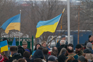 After the service, congregants made their way outside to raise the Ukrainian flag and sing the national anthem.