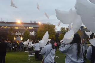 2014 Remembrance Scholars release bio-safe dove-shaped balloons on the Quad on Monday night. 