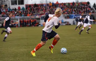 Ekblom pushes the ball ahead. He scored the equalizing goal in the 74th minute. 